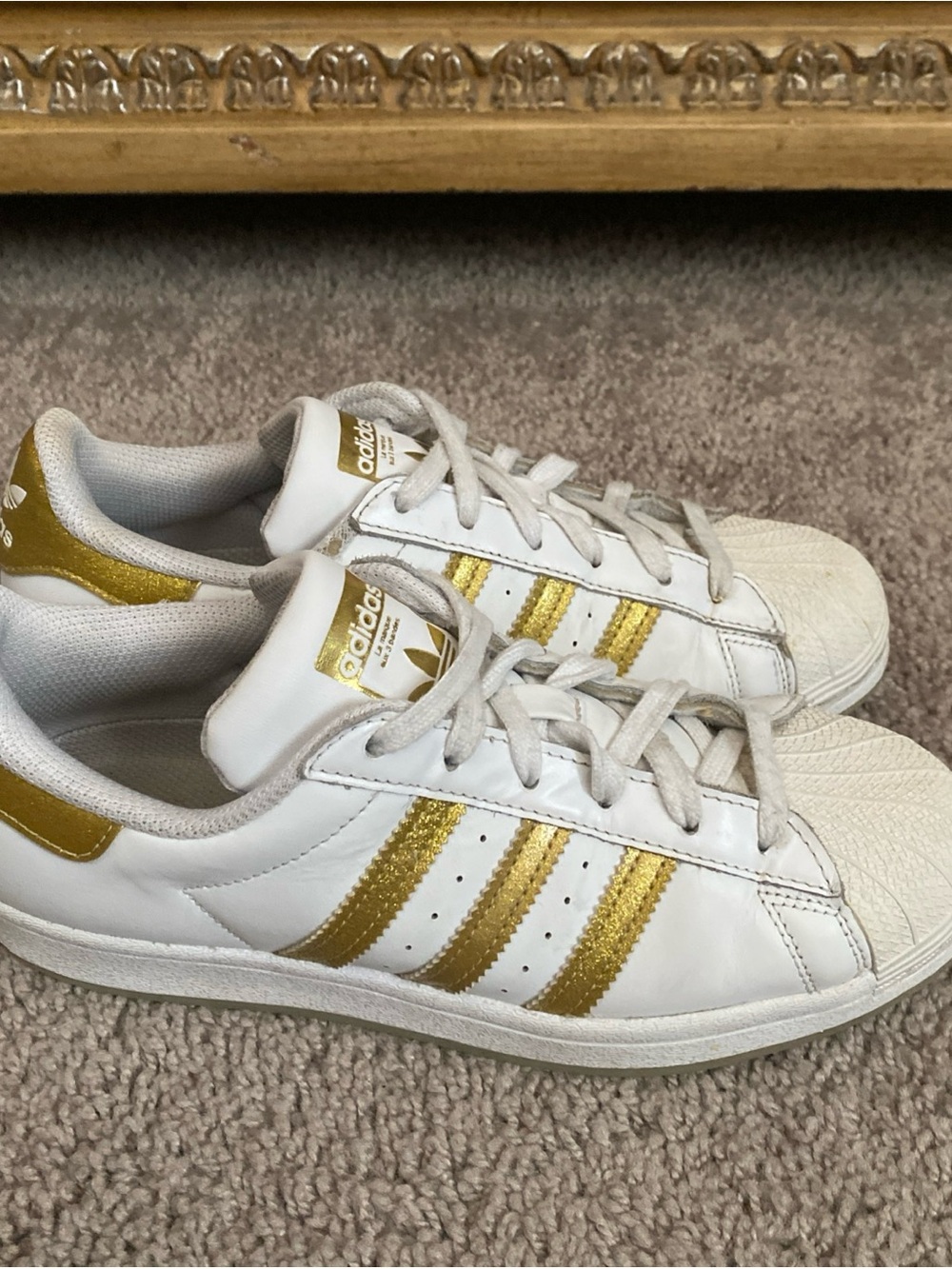 Adidas low White Sneakers with Gold Stripes size 5.5 women’s